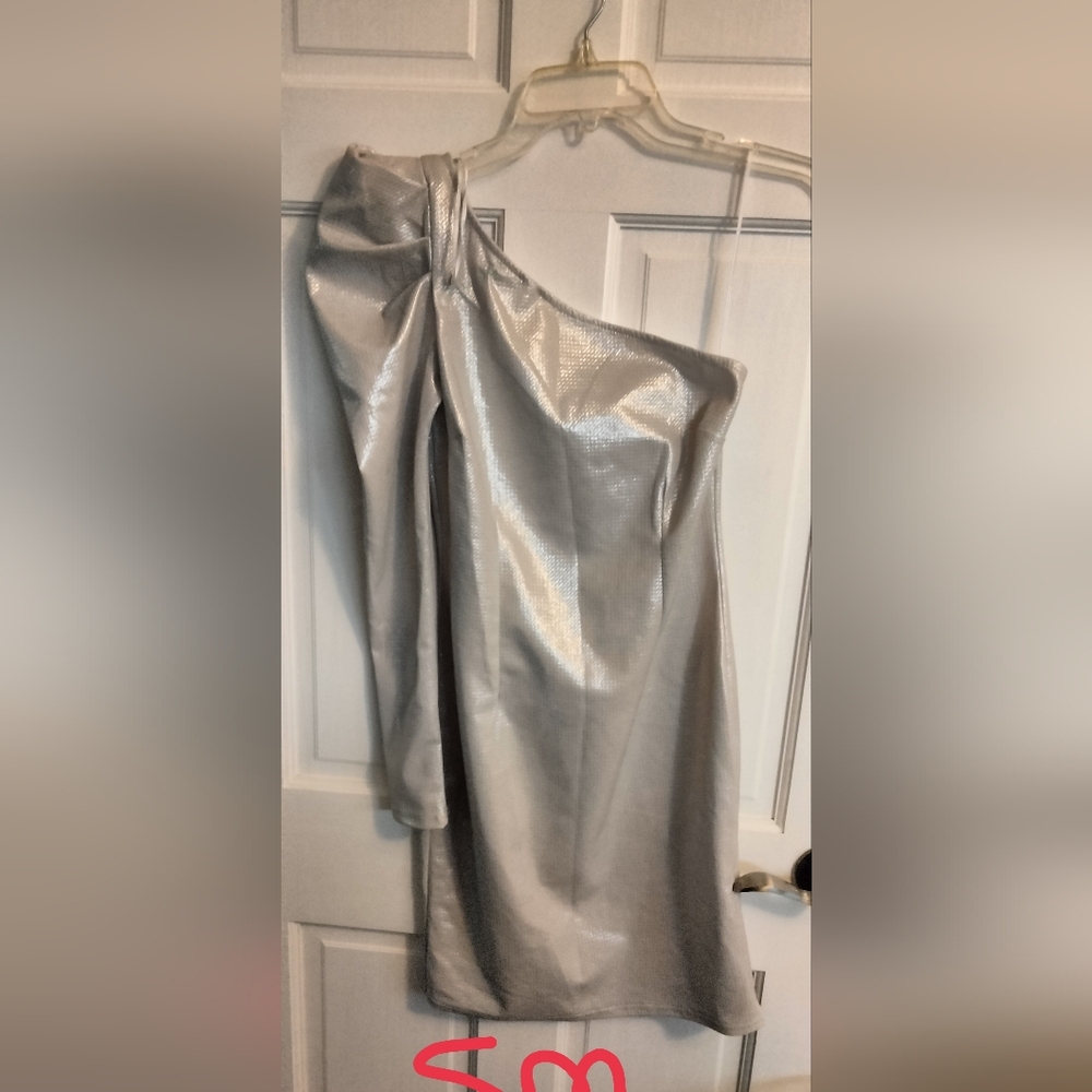 Thirty Thirty Elegant One Shoulder Metallic Dress
